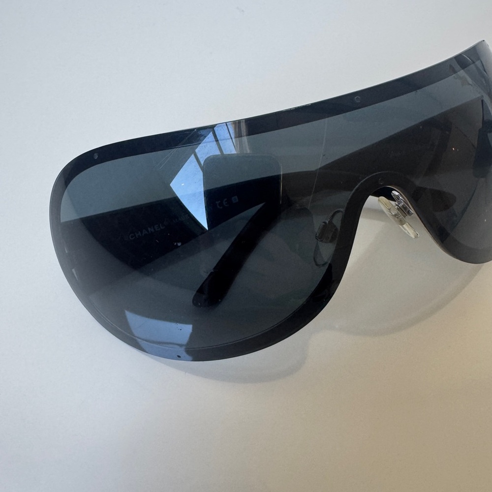 Vintage Chanel sunglasses - Picture 12 of 15